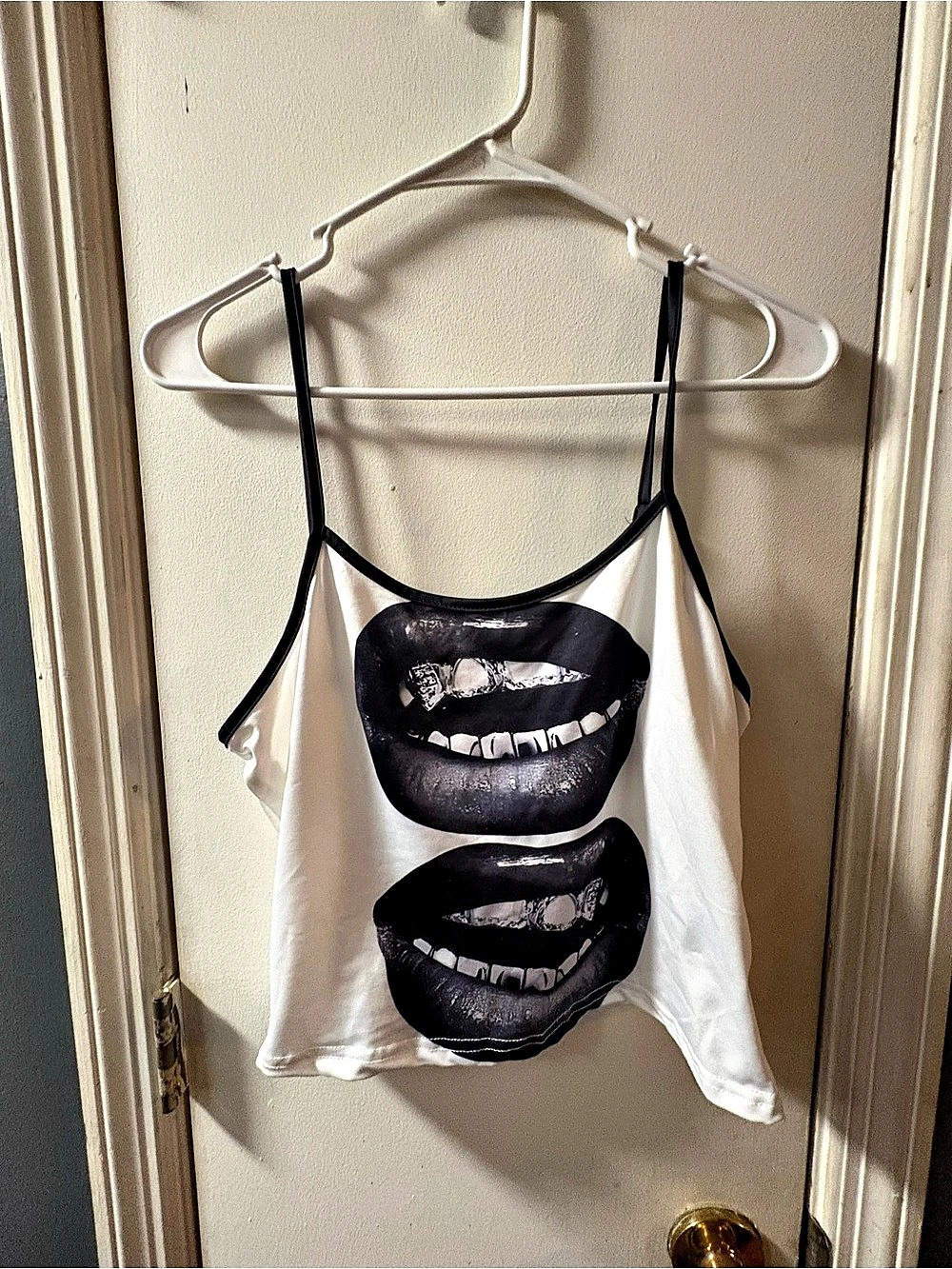 SHEIN Graphic Lip Camisole White & Black Size Large